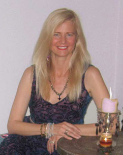 Hand and Handwriting Analyst, and Intuitive Counselor in Santa Barbara, Christina Fior